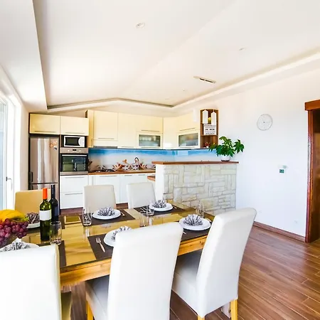 Daire Adriatic Apartment Makarska