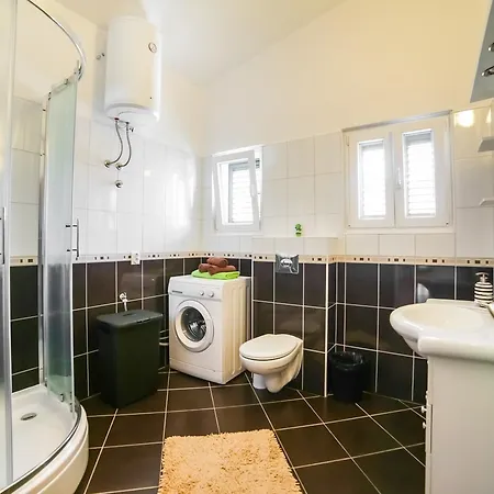 Daire Adriatic Apartment Makarska