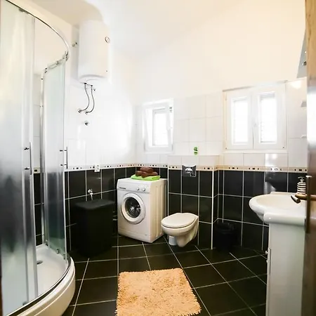 Adriatic Apartment Makarska Daire *